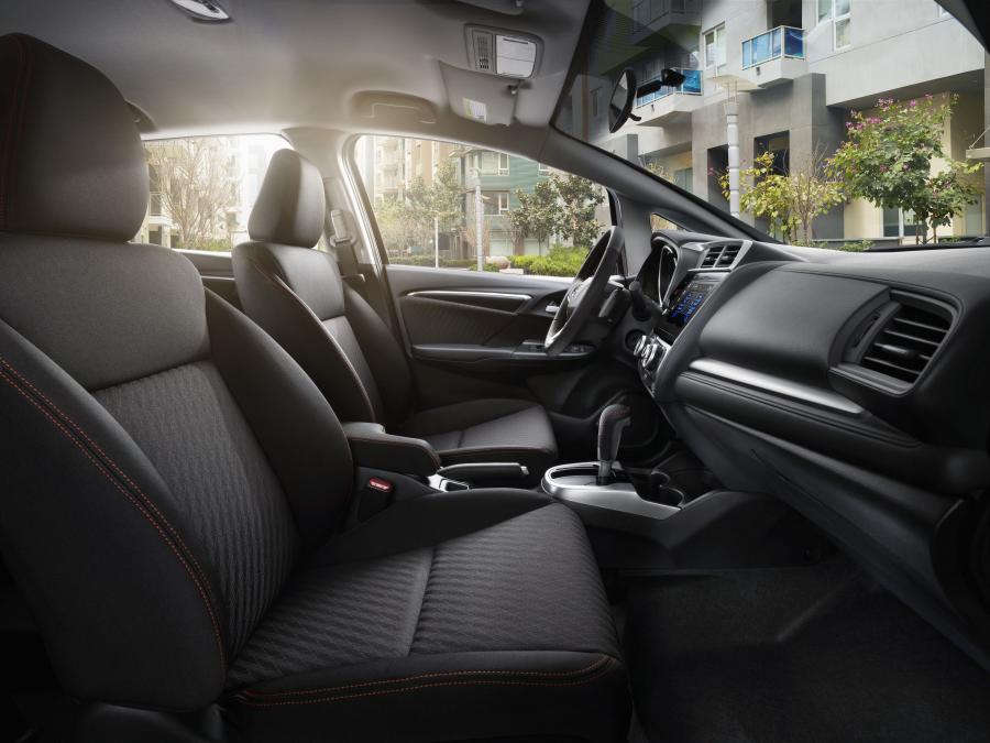 Интерьер Honda Fit Sport 2017 года  (NA) (фото 7 из 71)